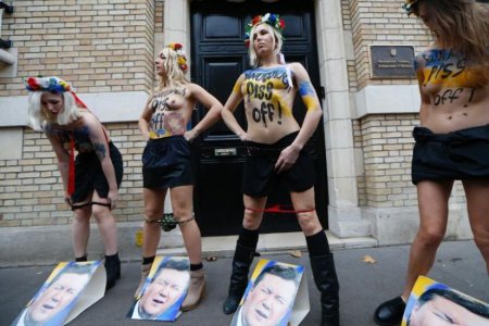Femen протестуют мочеиспусканием