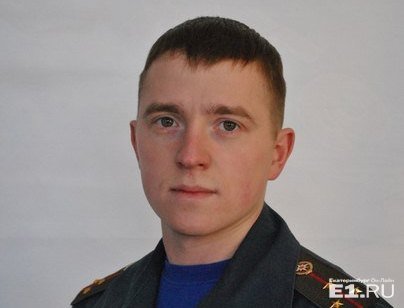 Старший лейтенант Уральского спасательного центра вытащил водителя из горящей машины