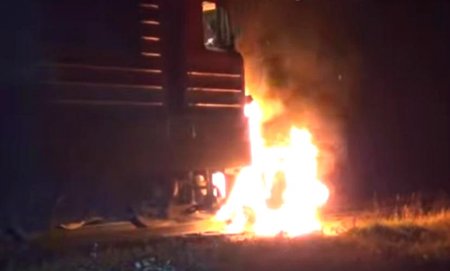 Два человека заживо сгорели в «Ладе», попавшей под поезд возле Мурманска