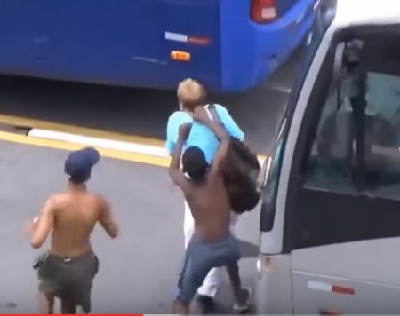 Беспризорники нападают на приезжих туристов в Рио