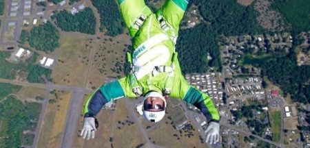  Скайдайвер совершил прыжок без парашюта с высоты 7600 метров