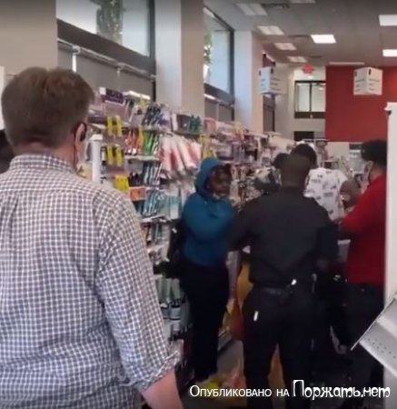 Негроиды грабят магазин белого владельца,Калифорния 