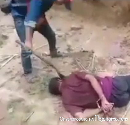 Двое жителей деревни убиты на дороге,Мьянма (Бирма)