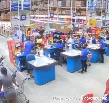 Обрушение складских стеллажей в супермаркете,Бразилия 