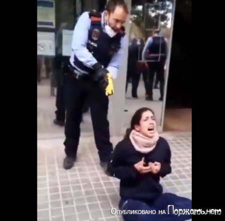 Полицейское задержание протестующий истерички,Испания 