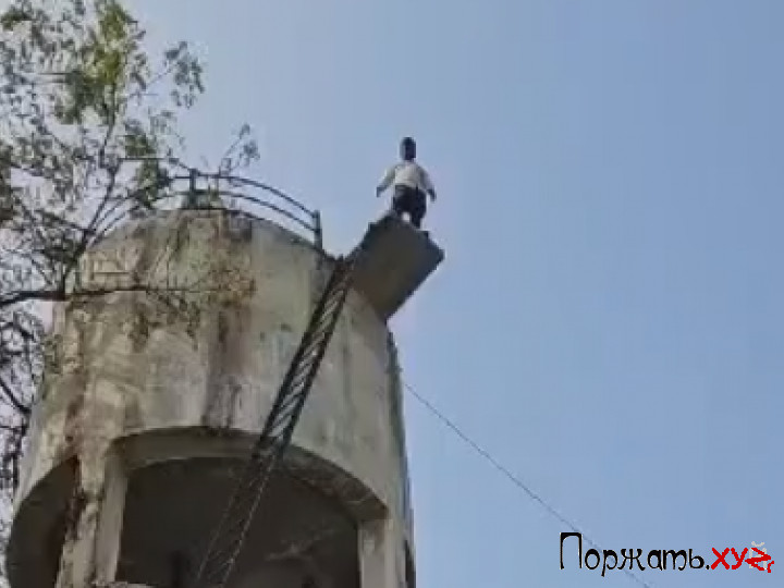 Water Tower Fall Kills Man In Telangana